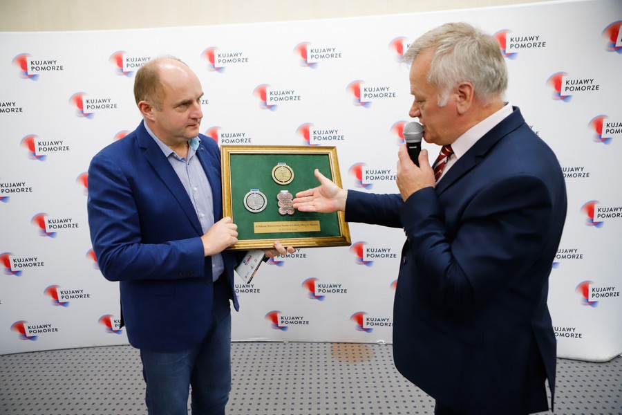 Wizyta kujawsko-pomorskich medalistów 8. Halowych Mistrzostw Świata w Lekkiej Atletyce Masters w Urzędzie Marszałkowskim, fot. Mikołaj Kuras