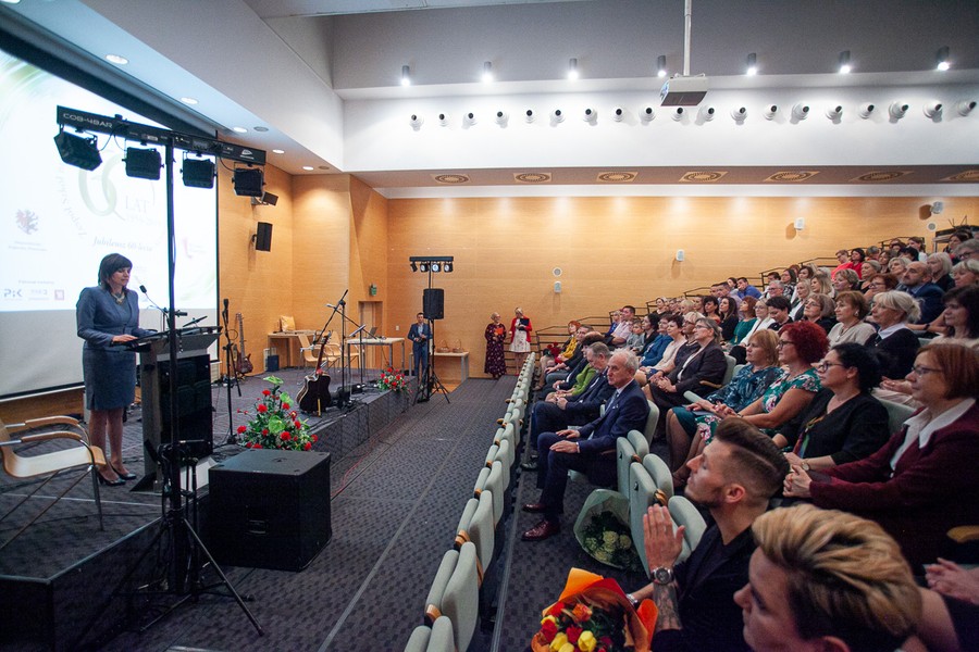 Gala jubileuszowa Zespołu Szkół nr 33 w Bydgoszczy, fot. Filip Kowalkowski