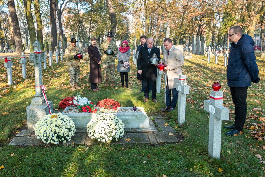 Kwesta na toruńskim cmentarzu św. Jerzego, fot. Szymon Zdziebło/tarantoga.pl