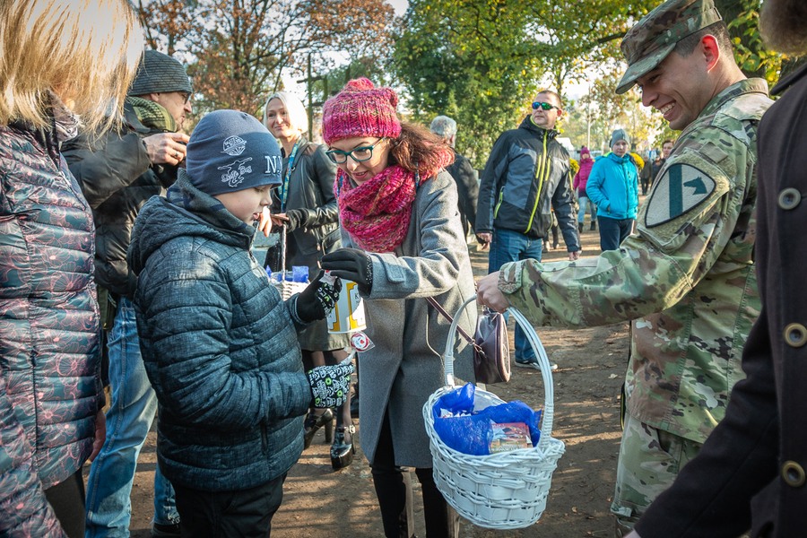 Kwesta na toruńskim cmentarzu św. Jerzego, fot. Szymon Zdziebło/tarantoga.pl