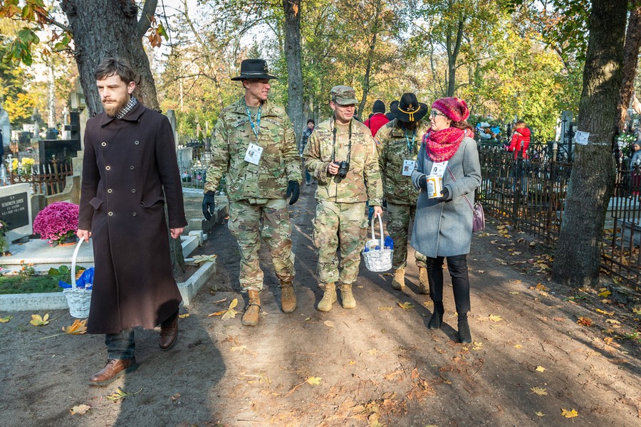 Kwesta na toruńskim cmentarzu św. Jerzego, fot. Szymon Zdziebło/tarantoga.pl