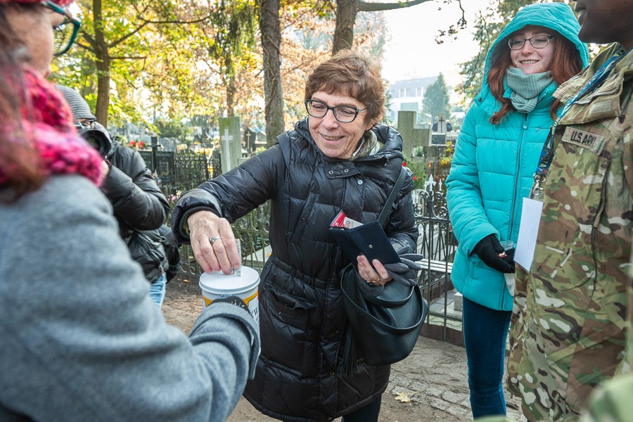 Kwesta na toruńskim cmentarzu św. Jerzego, fot. Szymon Zdziebło/tarantoga.pl