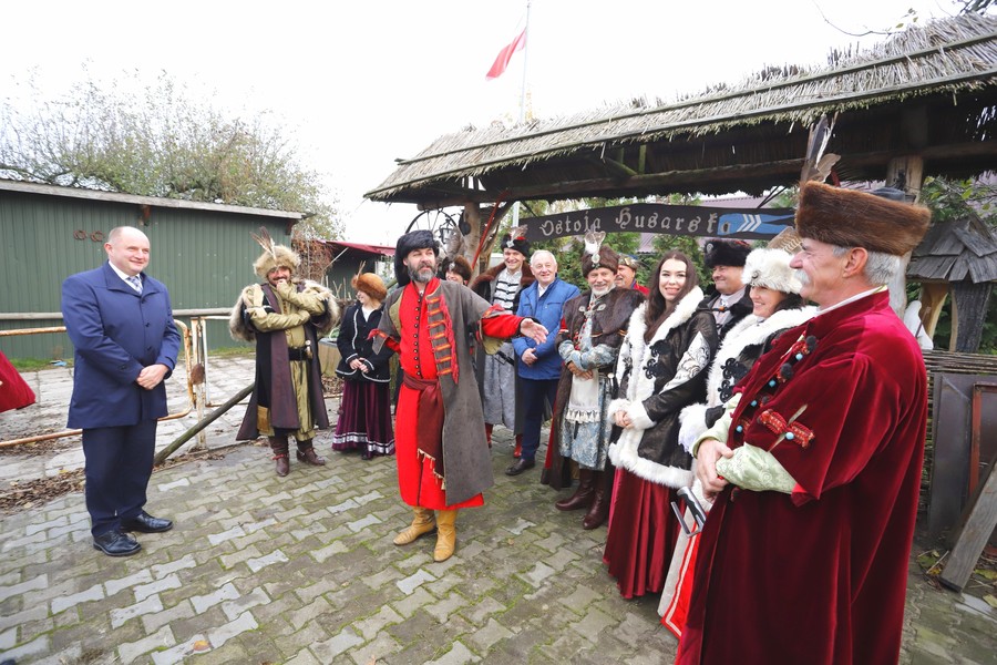 Wizyta marszałka Piotra Całbeckiego w ostoi Chorągwi Husarskiej Województwa Kujawsko-Pomorskiego w Watorowie, fot. Mikołaj Kuras