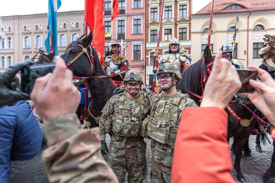 Toruńskie uroczystości 101. rocznicy odzyskania przez Polskę niepodległości, fot. Szymon Zdziebło/tarantoga.pl