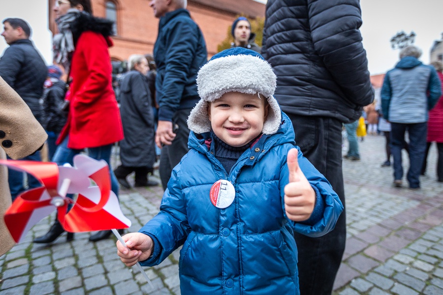 Toruńskie uroczystości 101. rocznicy odzyskania przez Polskę niepodległości, fot. Szymon Zdziebło/tarantoga.pl