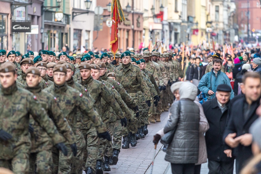 Toruńskie uroczystości 101. rocznicy odzyskania przez Polskę niepodległości, fot. Szymon Zdziebło/tarantoga.pl