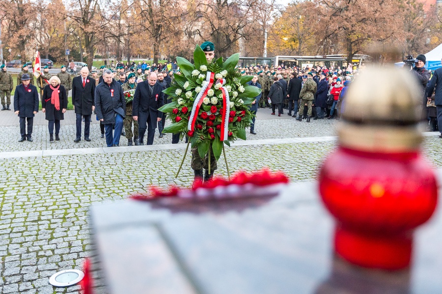 Toruńskie uroczystości 101. rocznicy odzyskania przez Polskę niepodległości, fot. Szymon Zdziebło/tarantoga.pl