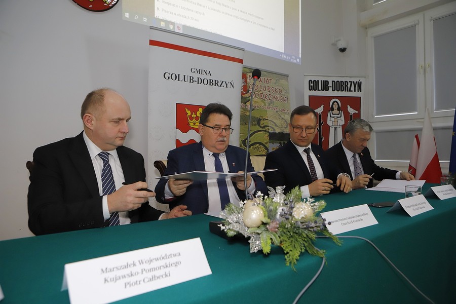 List intencyjny w sprawie obchodów stulecia powrotu Pomorza do macierzy, fot. Mikołaj Kuras dla UMWKP