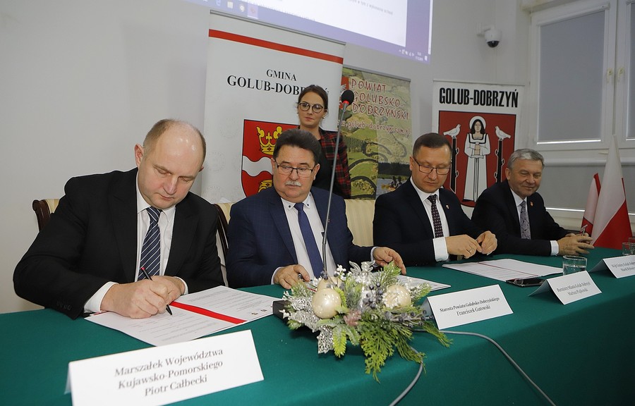 List intencyjny w sprawie obchodów stulecia powrotu Pomorza do macierzy, fot. Mikołaj Kuras dla UMWKP