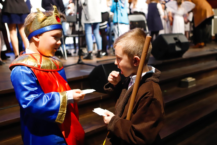 Jasełka w wykonaniu uczniów Szkoły Podstawowej Księży Pallotynów w Chełmnie, fot. Mikołaj Kuras