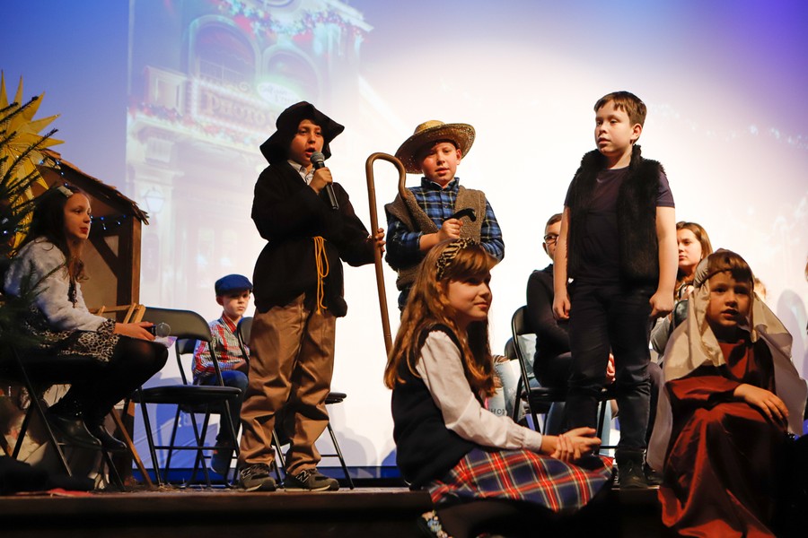 Jasełka w wykonaniu uczniów Szkoły Podstawowej Księży Pallotynów w Chełmnie, fot. Mikołaj Kuras