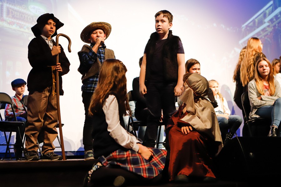 Jasełka w wykonaniu uczniów Szkoły Podstawowej Księży Pallotynów w Chełmnie, fot. Mikołaj Kuras