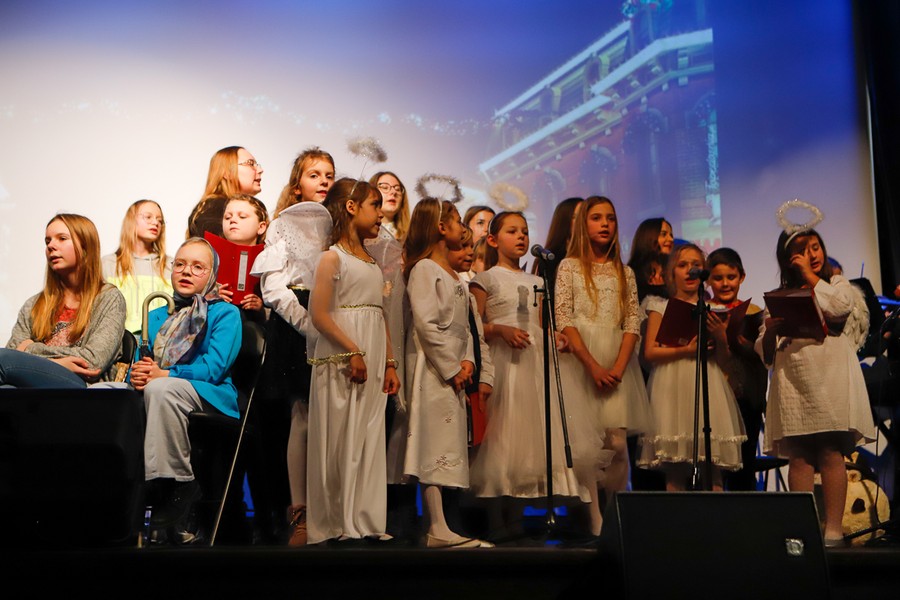 Jasełka w wykonaniu uczniów Szkoły Podstawowej Księży Pallotynów w Chełmnie, fot. Mikołaj Kuras