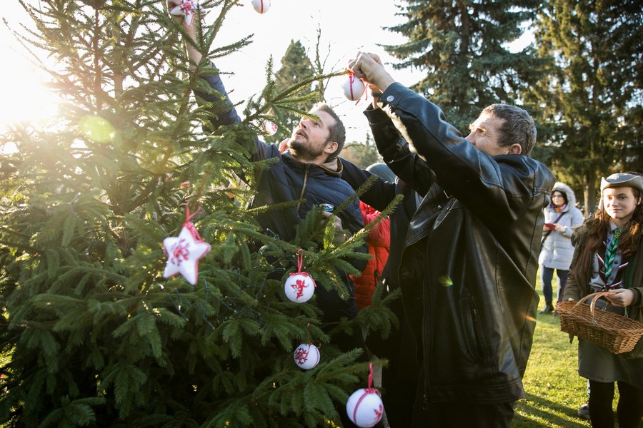 Kolęda dla nieobecnych pod pomnikiem Pamięci Ofiar Zbrodni Pomorskiej 1939, fot. Andrzej Goiński/UMWKP