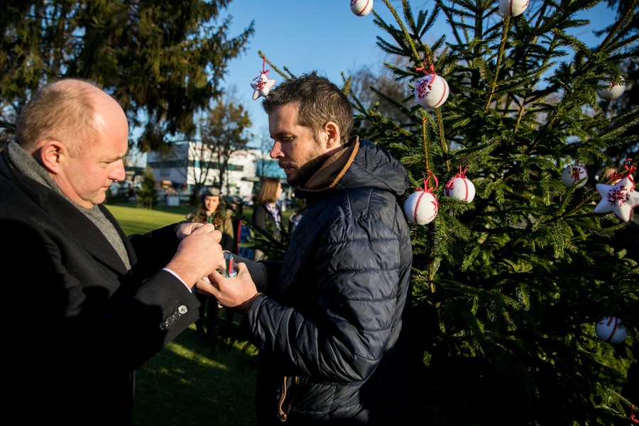 Kolęda dla nieobecnych pod pomnikiem Pamięci Ofiar Zbrodni Pomorskiej 1939, fot. Andrzej Goiński/UMWKP