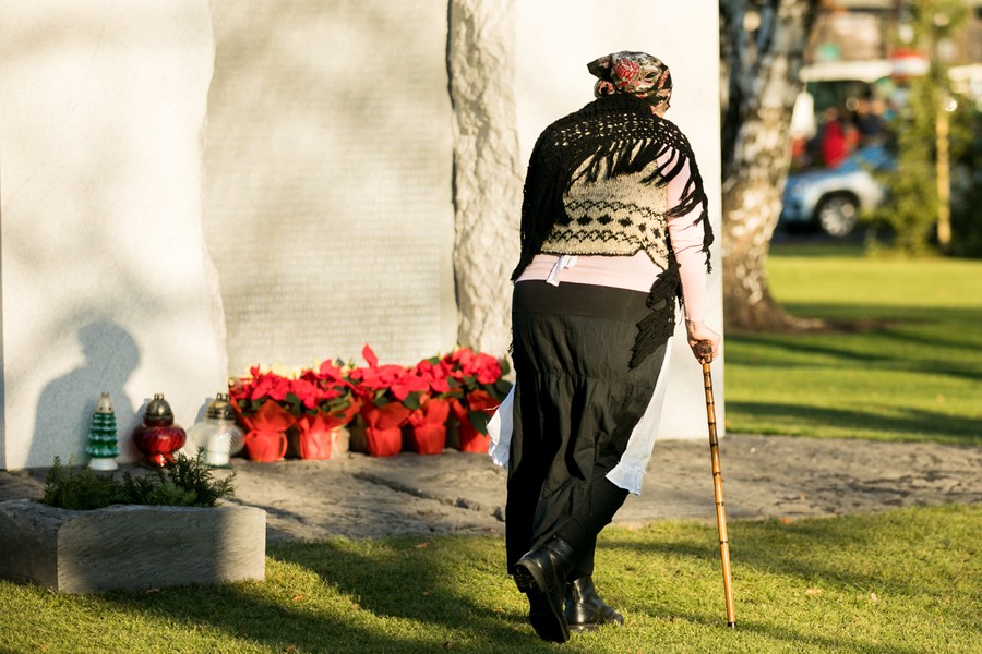 Kolęda dla nieobecnych pod pomnikiem Pamięci Ofiar Zbrodni Pomorskiej 1939, fot. Andrzej Goiński/UMWKP