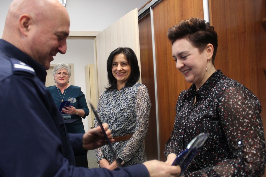 Wręczenie podziękowań, fot. Izabela Drobniecka