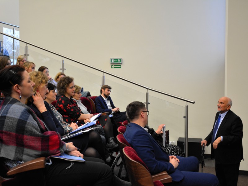 prof. dr hab. Stanisław Dylak podczas wystąpienia