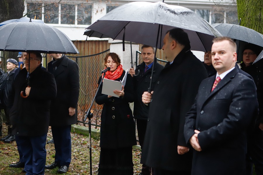 Ceremonia przy grobie plutonowego Pająkowskiego, fot. Mikołaj Kuras dla UMWKP