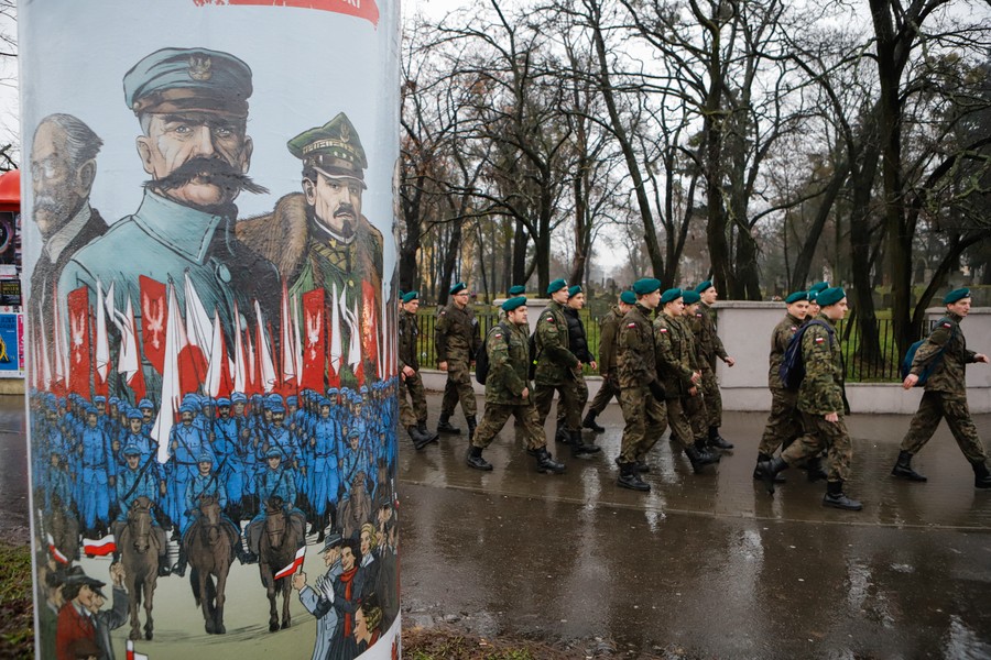 Ceremonia przy grobie plutonowego Pająkowskiego, fot. Mikołaj Kuras dla UMWKP