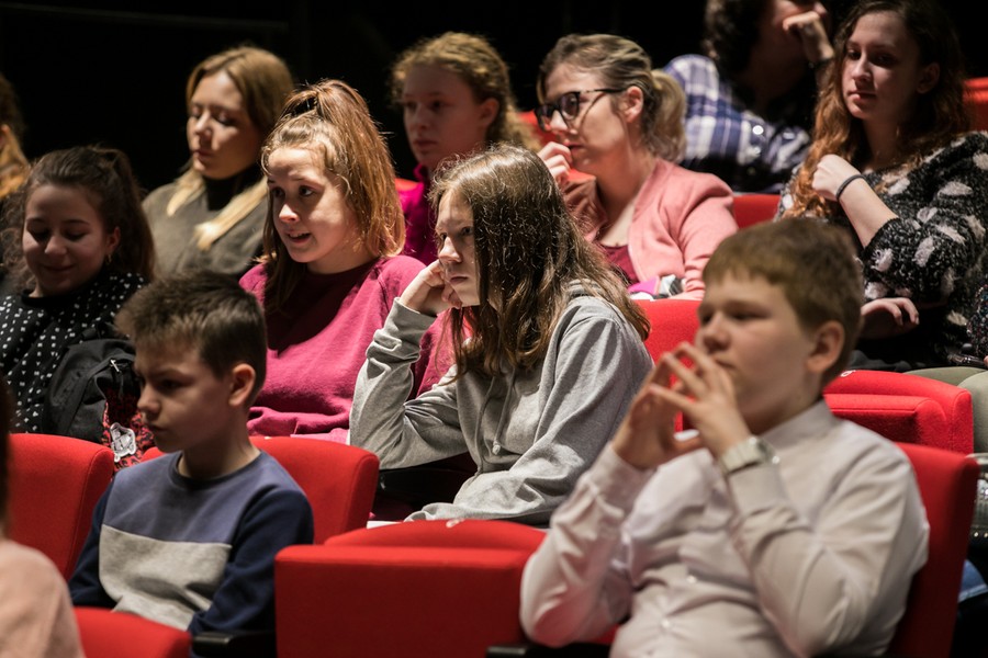 Czytanie „Pana Tadeusza” w Kujawsko-Pomorskim impresaryjnym Teatrze Muzycznym, w wykonaniu aktorów Teatru Polskiego w Wilnie, fot. Andrzej Goiński/UMWKP