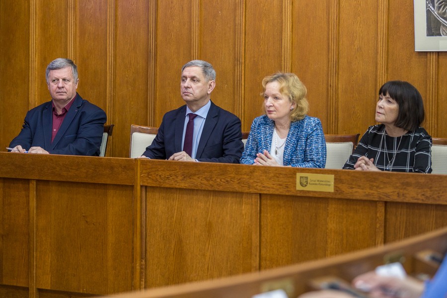 XI Sesja Osób Niepełnosprawnych, fot. Szymon Zdziebło www.tarantoga.pl dla UMWKP