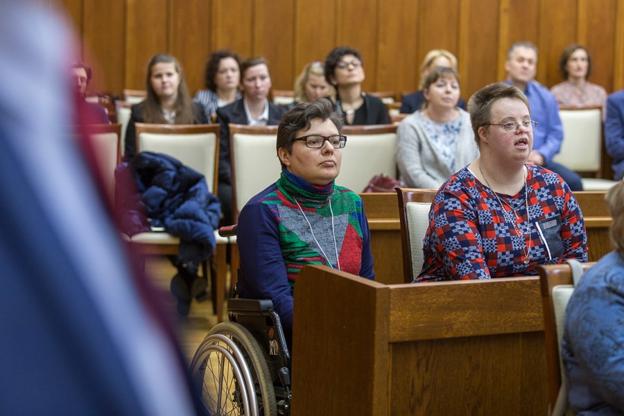 XI Sesja Osób Niepełnosprawnych, fot. Szymon Zdziebło www.tarantoga.pl dla UMWKP