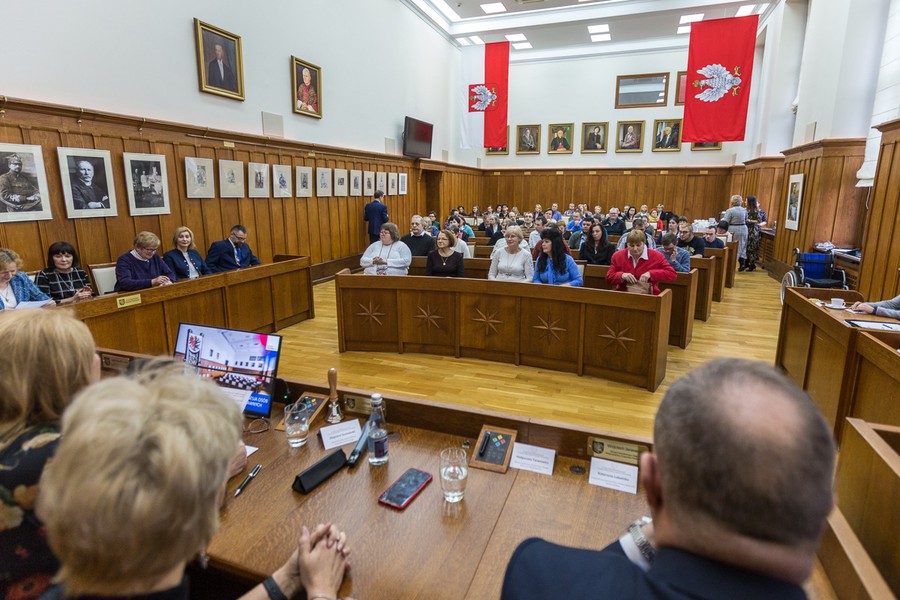 XI Sesja Osób Niepełnosprawnych, fot. Szymon Zdziebło www.tarantoga.pl dla UMWKP