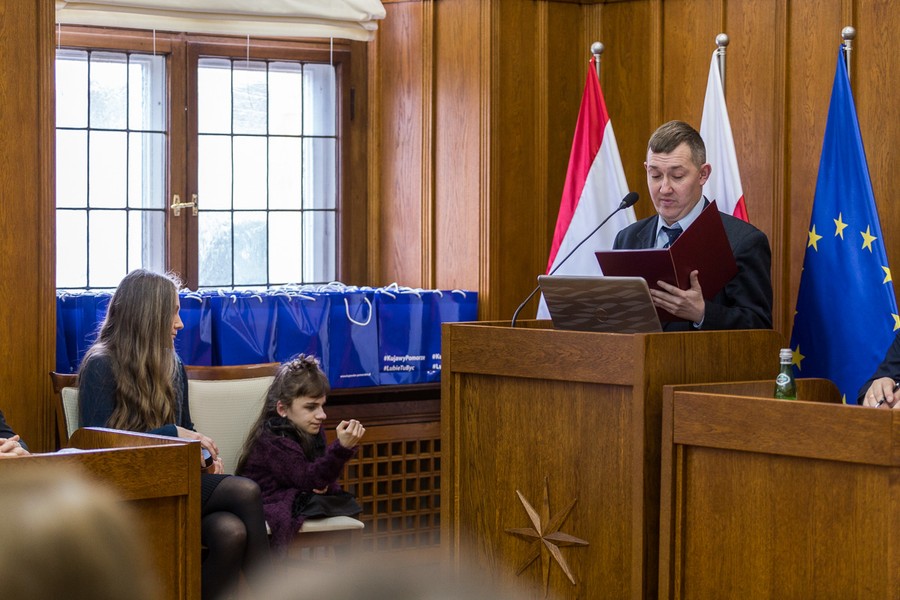 XI Sesja Osób Niepełnosprawnych, fot. Szymon Zdziebło www.tarantoga.pl dla UMWKP