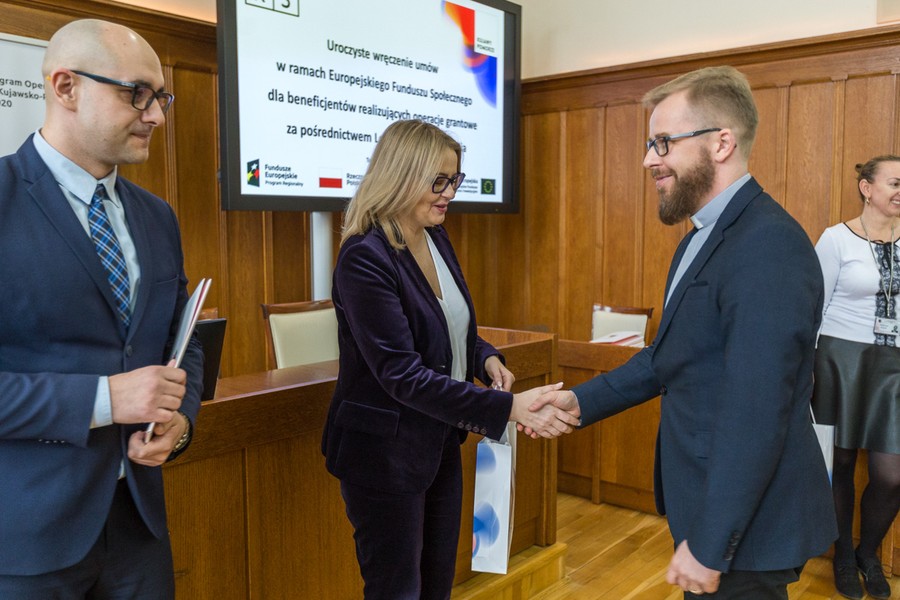 Uroczyste wręczenie umów o dofinansowanie projektów wybranych przez Lokalną Grupę Działania Pałuki – Wspólna Sprawa i Lokalną Grupę Działania Inowrocław, fot. Szymon Zdziebło www.tarantoga.pl