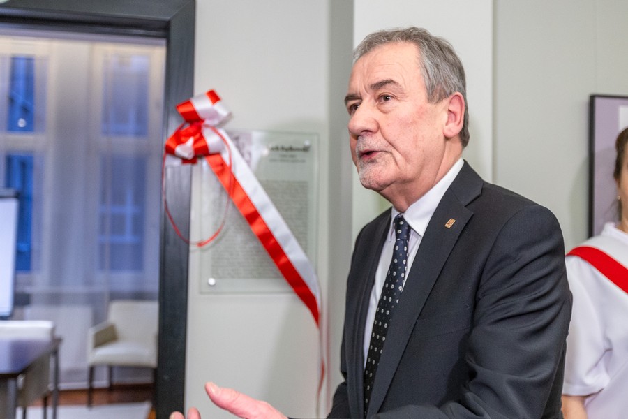 Uroczyste nadanie imienia Lecha Bądkowskiego sali 233 w Urzędzie Marszałkowskim, fot. Szymon Zdziebło www.tarantoga.pl