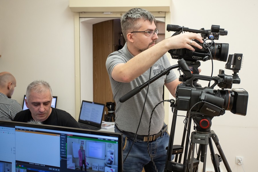 Zajęcia z języka angielskiego w ramach Kujawsko-Pomorskiej Szkoły Internetowej Urzędu Marszałkowskiego Województwa Kujawsko-Pomorskiego, fot. Mikołaj Kuras dla UMWKP