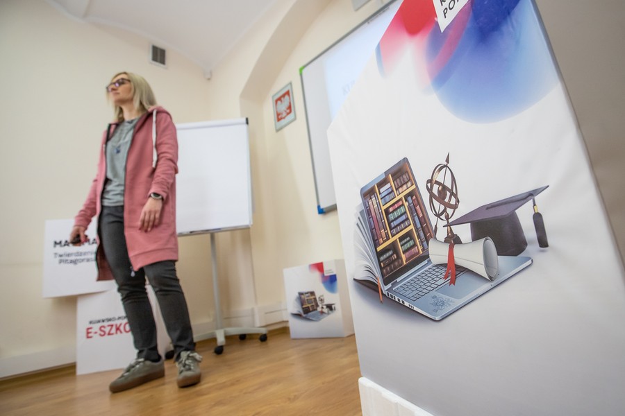 Zajęcia z języka angielskiego w ramach Kujawsko-Pomorskiej Szkoły Internetowej Urzędu Marszałkowskiego Województwa Kujawsko-Pomorskiego, fot. Mikołaj Kuras dla UMWKP