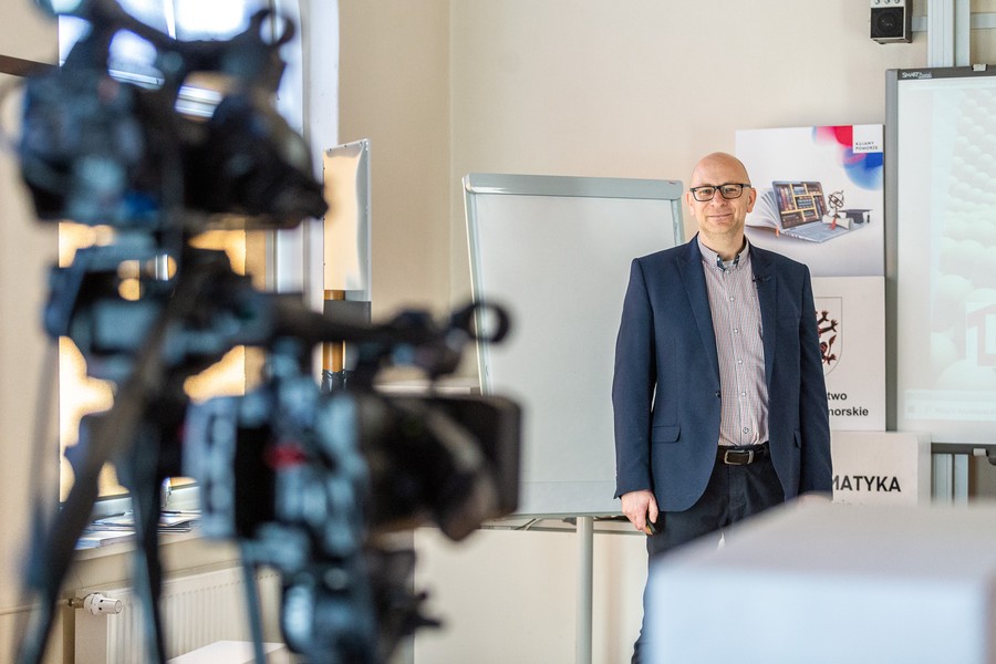 Zajęcia z języka angielskiego w ramach Kujawsko-Pomorskiej Szkoły Internetowej Urzędu Marszałkowskiego Województwa Kujawsko-Pomorskiego, fot. Szymon Zdziebło www.tarantoga.pl