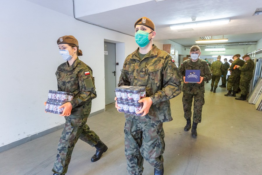 W ramach akcji przekażemy łącznie 350 paczek, fot. Szymon Zdziebło tarantoga.pl dla UMWKP