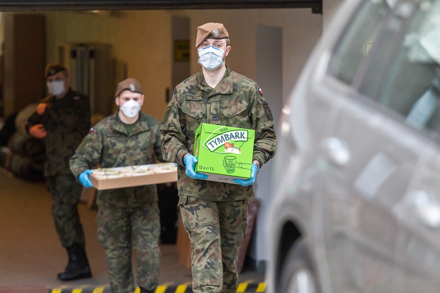 W ramach akcji przekażemy łącznie 350 paczek, fot. Szymon Zdziebło tarantoga.pl dla UMWKP