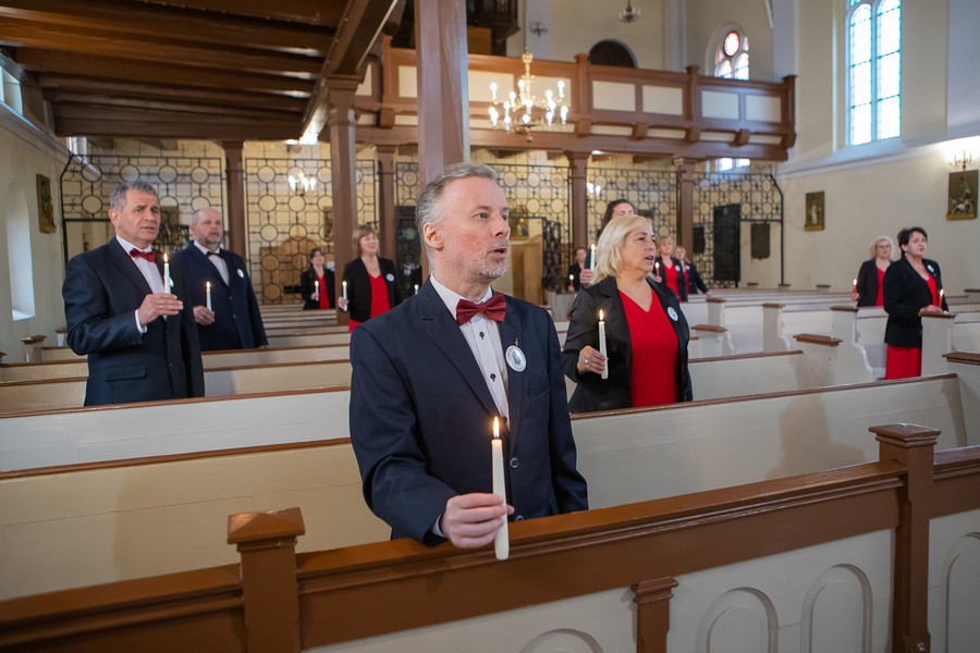 Chór wystąpił w Kościele Matki Boskiej Częstochowskiej w Chełmnie, fot. Mikołaj Kuras dla UMWKP