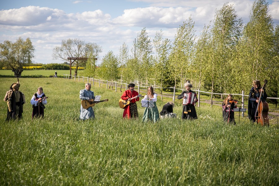 Członkowie husarii wykonali „Barkę”, fot. Andrzej Goiński