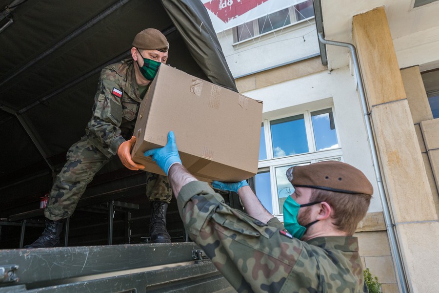 W ramach akcji przekazaliśmy już kilkaset książek, fot. Mikołaj Kuras dla UMWKP