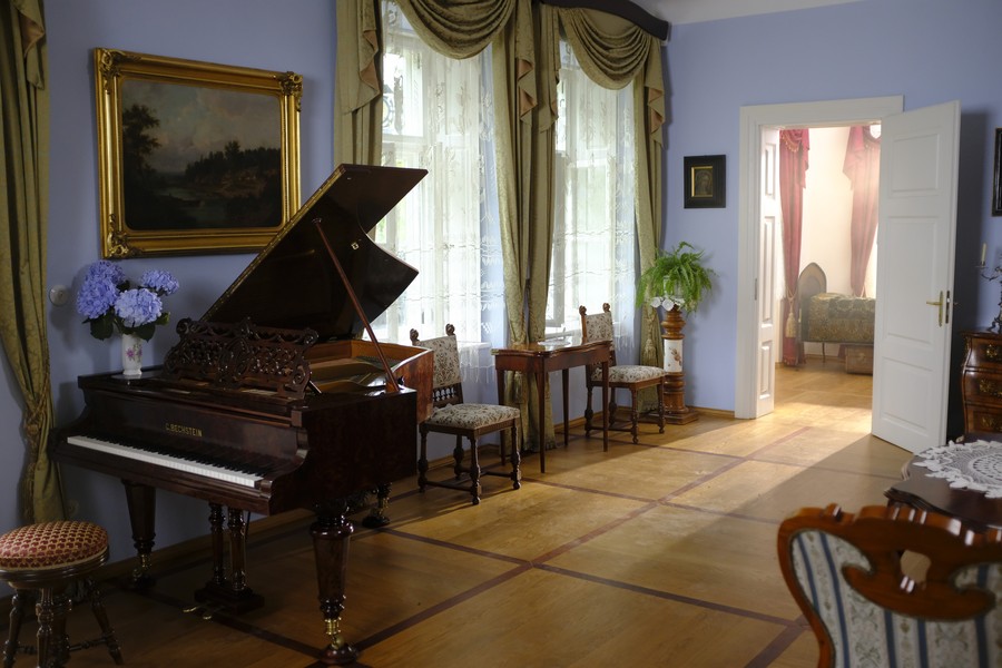 Koncert „Nie ma jak u mamy” w Kujawsko-Dobrzyńskim Parku Etnograficznym w Kłóbce, fot. Wojtek Szabelski dla UMWKP