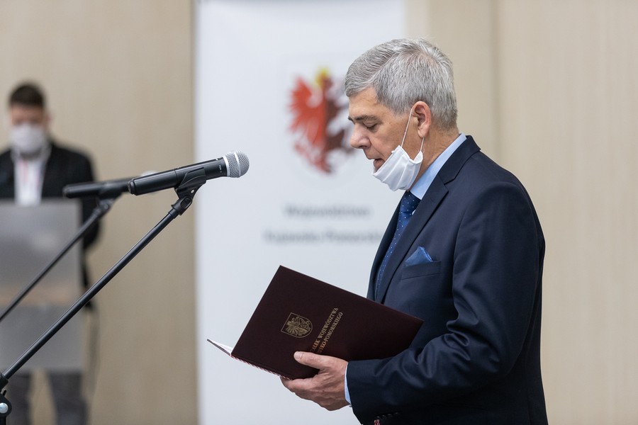 Ślubowanie urzędników, fot. Mikołaj Kuras dla UMWKP