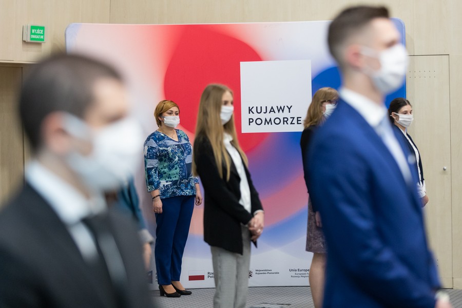 Ślubowanie urzędników, fot. Mikołaj Kuras dla UMWKP