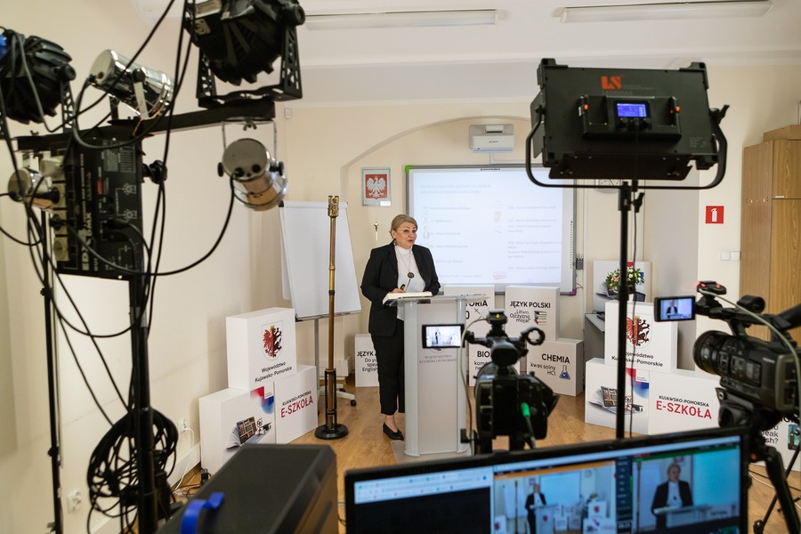 Lekcję o samorządności poprowadziła przewodnicząca sejmiku województwa Elżbieta Piniewska, FOT. Mikołaj Kuras dla UMWKP