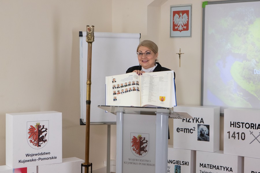 Lekcję o samorządności poprowadziła przewodnicząca sejmiku województwa Elżbieta Piniewska, FOT. Mikołaj Kuras dla UMWKP