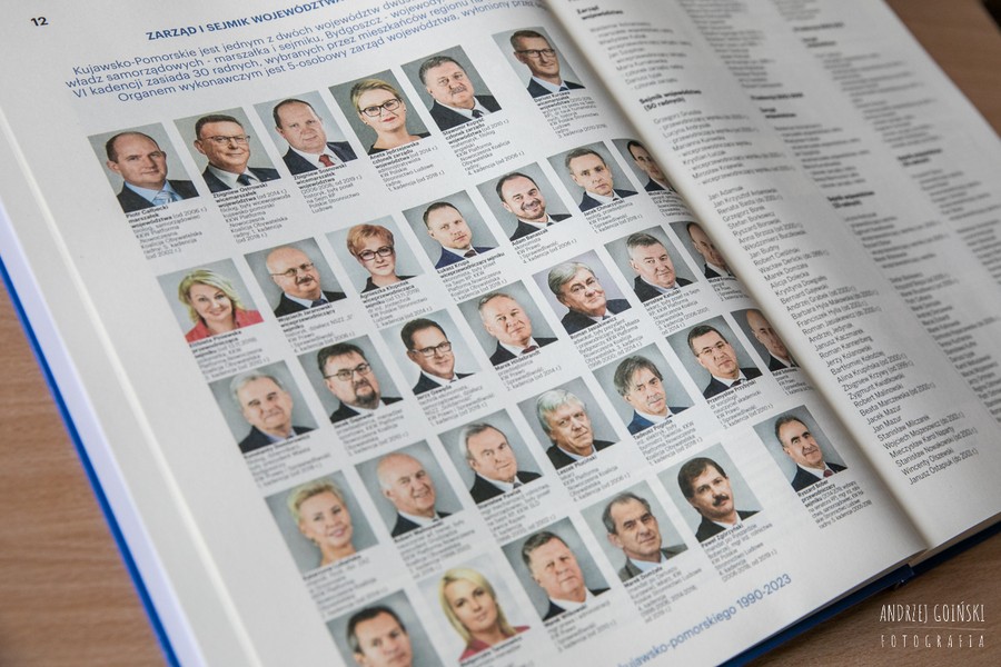 Publikacja „Poczet samorządowców województwa kujawsko-pomorskiego 1990-2020”, fot. Andrzej Goiński dla UMWKP