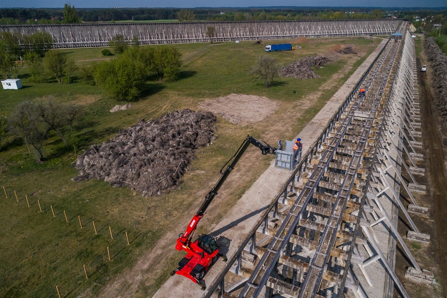 Trwa rewitalizacja ciechocińskich tężni, fot. Szymon Zdziebło taranotga.pl/ UMWKP