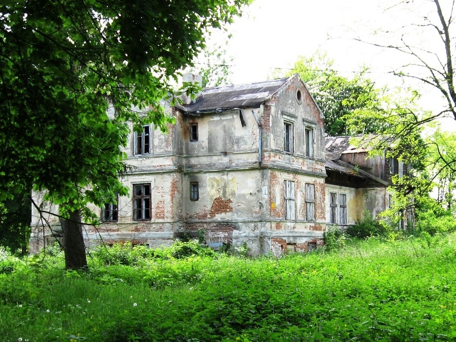 Dworek w Kłóbce przed remontem, fot . Archiwum MZKiD