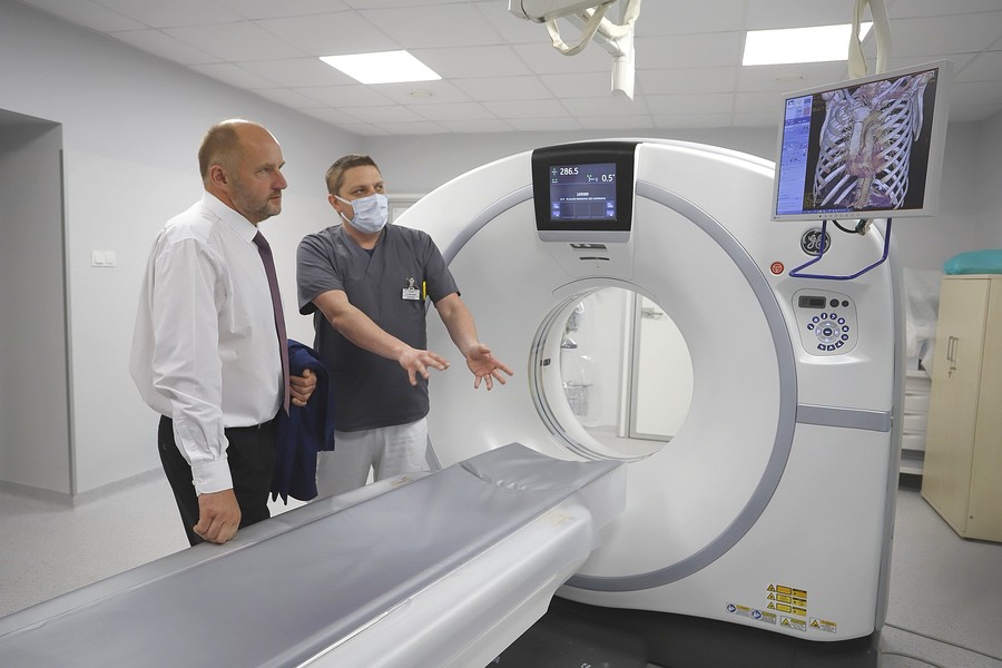 Otwarcie nowej pracowni tomograficznej w Szpitalu Popiełuszki we Włocławku, fot. Mikołaj Kuras dla UMWKP