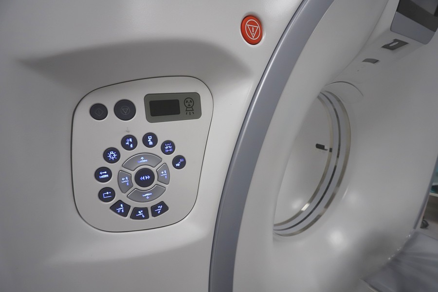 Otwarcie nowej pracowni tomograficznej w Szpitalu Popiełuszki we Włocławku, fot. Mikołaj Kuras dla UMWKP