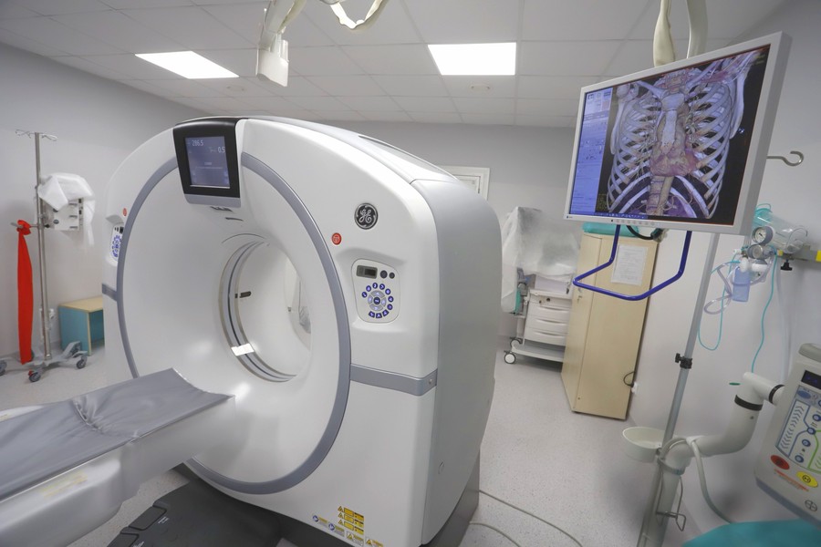 Otwarcie nowej pracowni tomograficznej w Szpitalu Popiełuszki we Włocławku, fot. Mikołaj Kuras dla UMWKP